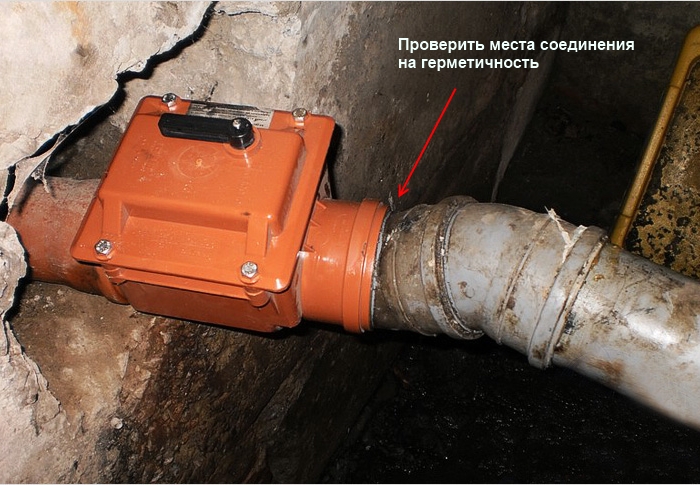 Установка обратного клапана на канализационную трубу